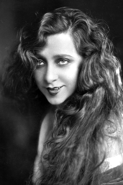 Yvonne Printemps as Fanny, Yvette & Irène Grandpré