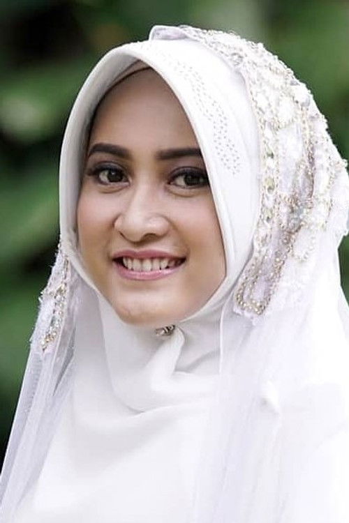Meyda Sefira as Ayatul Husna