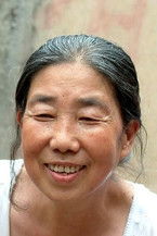 Lee Myeong-ja as Town grandma