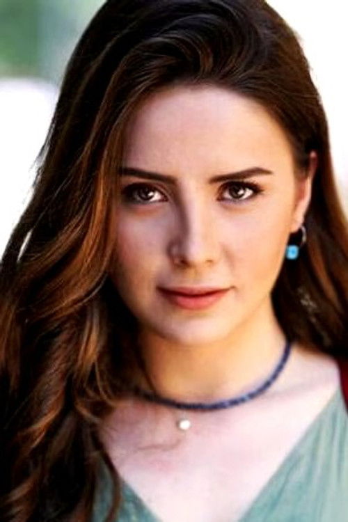 Selin Sezgin as Cemre