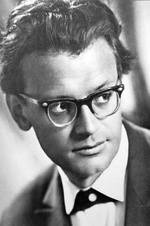 Igor Ozerov as капитан Иван Семёнович Скворцов