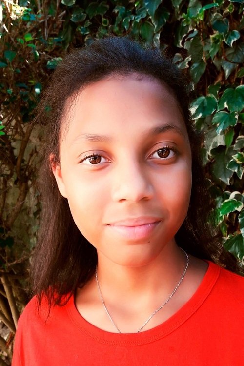 Lilly Mériadec as La voisine