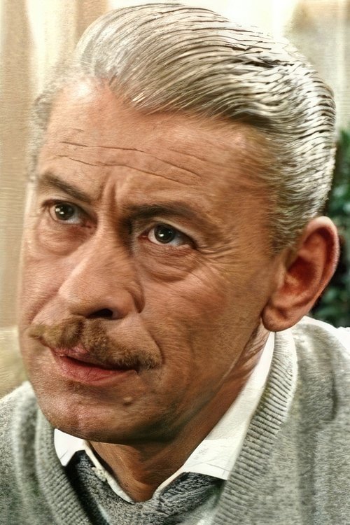 Jean-Pierre Kérien as The mayor of Saint-Malo