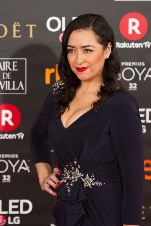 María Isasi as María