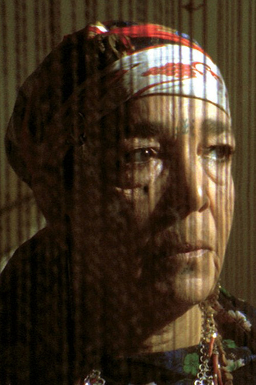 Doudja Achachi as La Mère