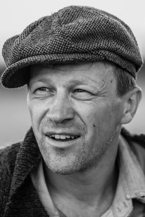 Mart Saar as Unfriendly Customer's Husband