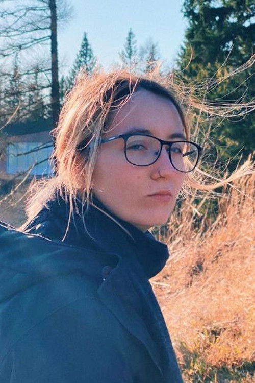 Nikoleta Slezáková as Emma