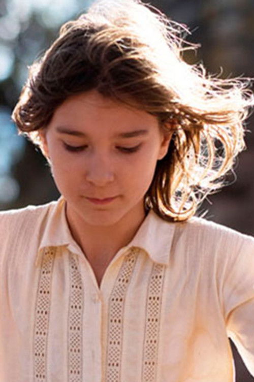 Mariona Gomila as Tina