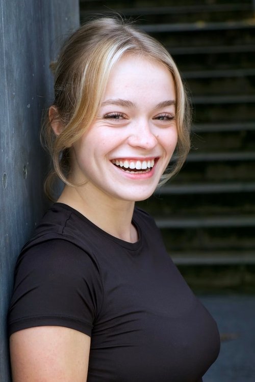 Carlotta Weide as Romy
