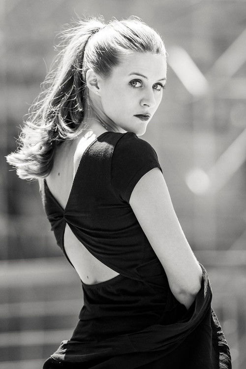 Lorena Neumann as Lorena