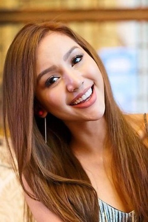 Nadiyah Shahab as Roxy