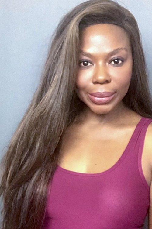 Lunden De'Leon as Sexy Model - Cassandra