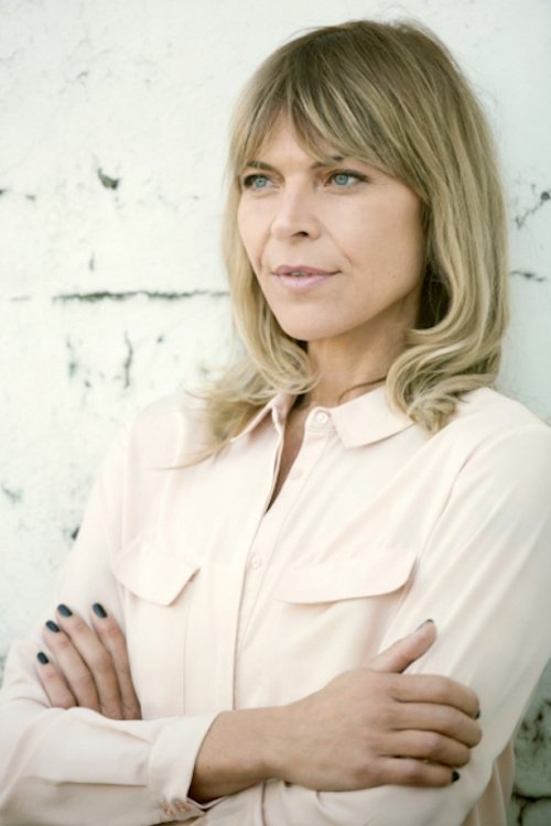 Medina Schuurman as Catelijne "Caat" Bergsma