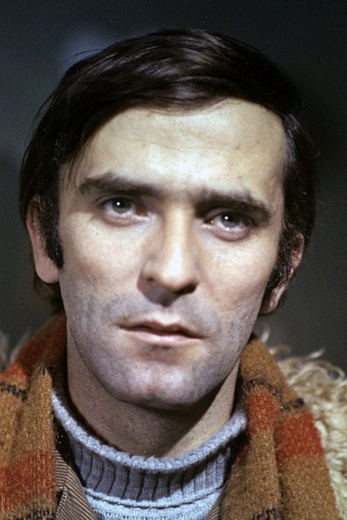 Aleksander Iwaniec as Julian Walczuk