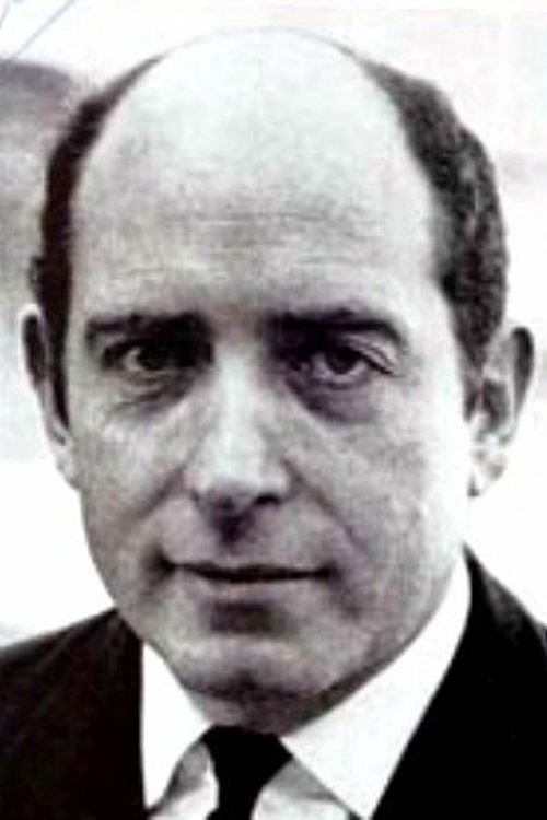 Jacques Gheusi as Hotel receptionist