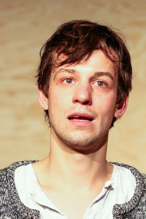 Ole Lagerpusch as Georg