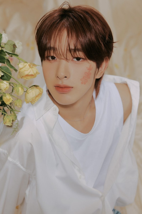 Tomoya as Self - Contestant