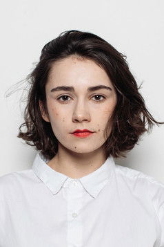 Anna Marie Myšičková as Simona