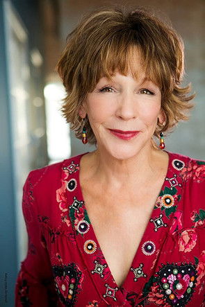 Betsy Randle as Carol Simpson