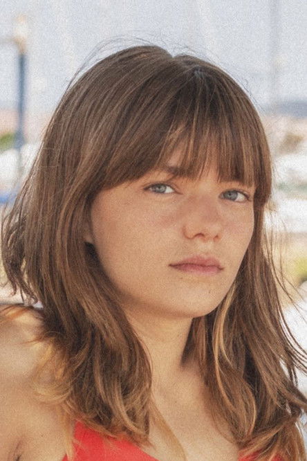 Llúcia Garcia as Marina