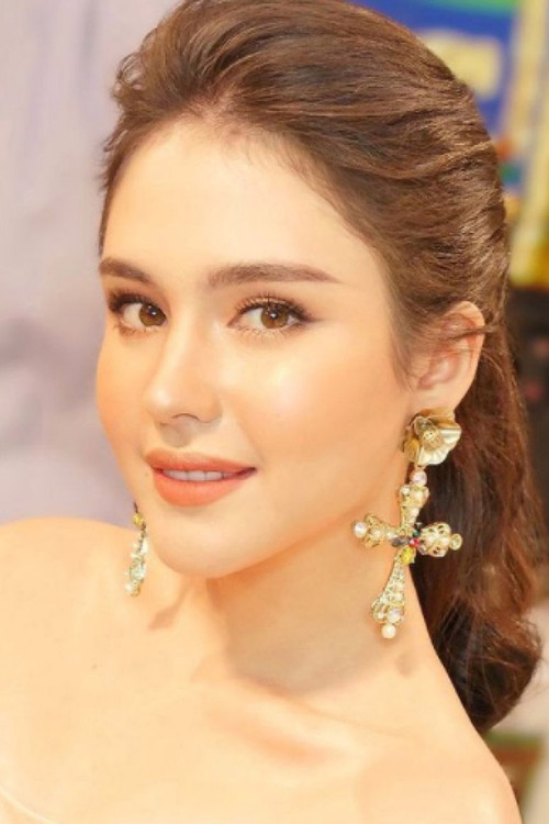 Larissa Wilmott as June