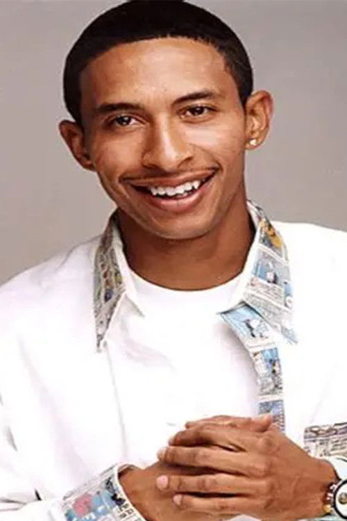 Kamau Holloway as Leo Taylor