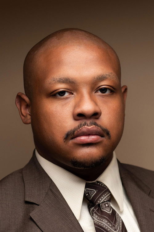 Leandro Pita as Linus