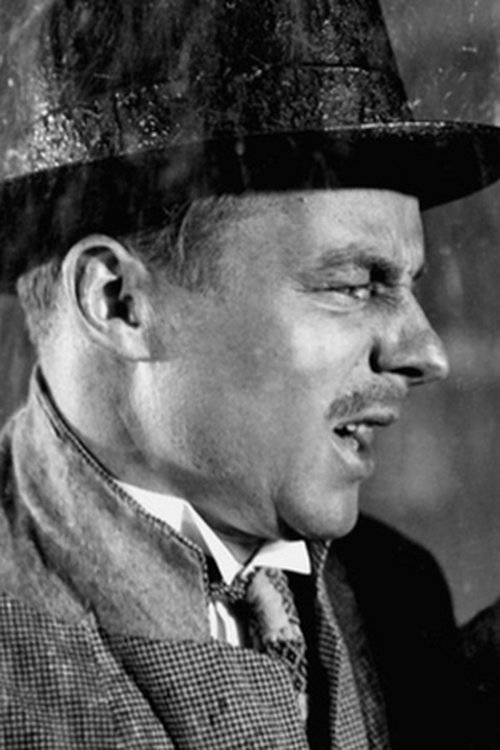 Louis Ralph as von Müller - Kommandant der 'Emden'