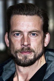 Ken Vedsegaard as Erik Nielsen