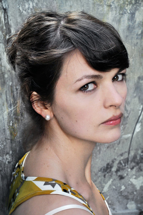 Claudiane Ruelland as Zoé Chabotte