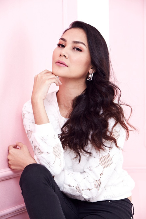 Dee Dee Nash as Emma