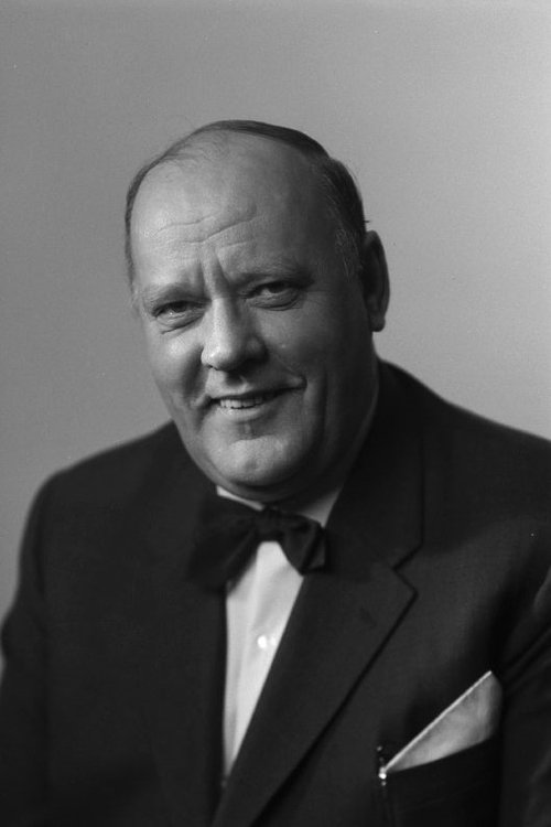 Eero Roine as Lindman