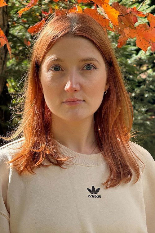 Zoë Wolkoff as Subway Passenger #2