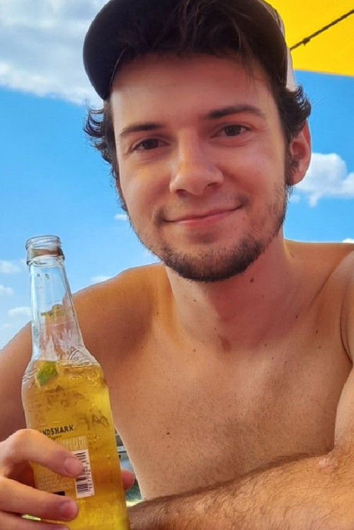 Joshua Totsky as Customer