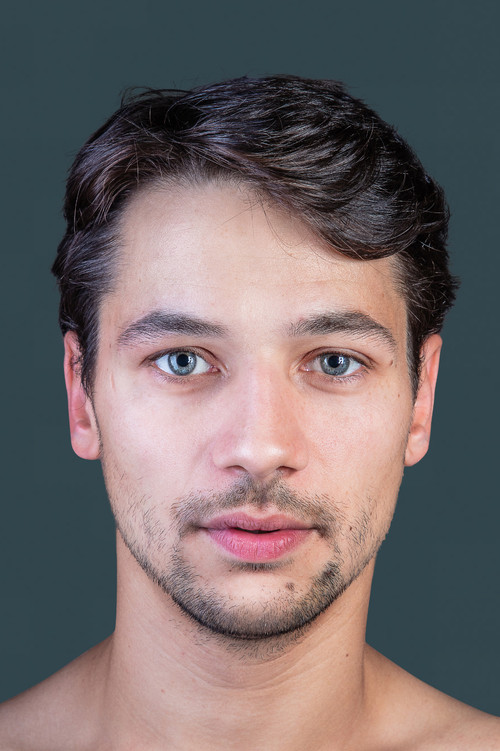 Doğa Gürer as Mehmet