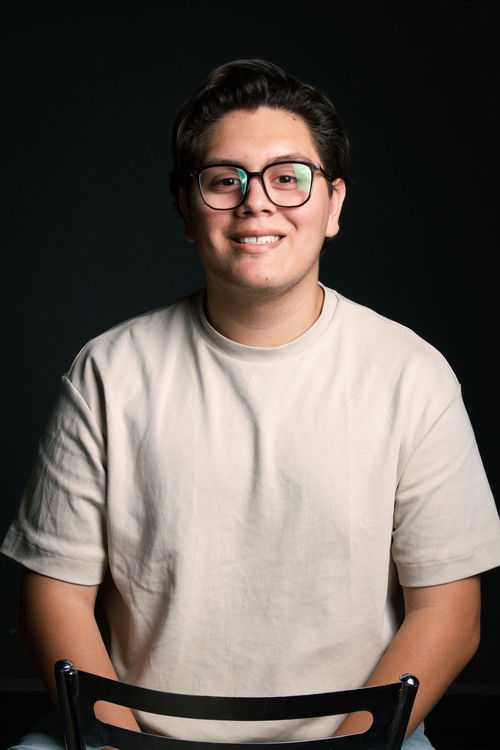 Max Abdalá as Recepcionista