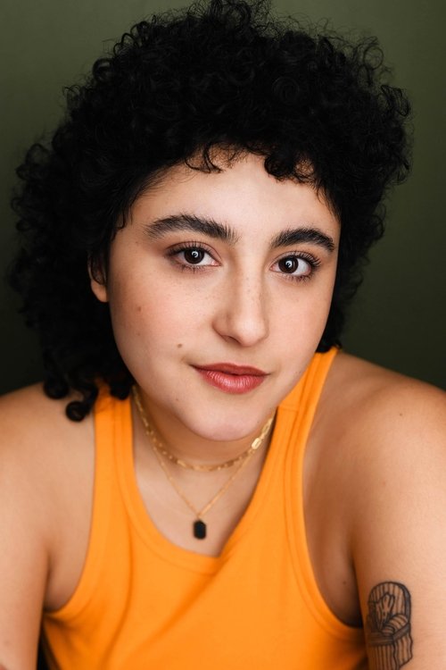 Sofia Dobrushin as Izzy