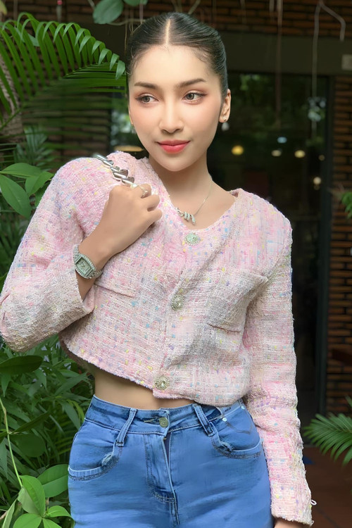 Chea Sorphea as Pisey