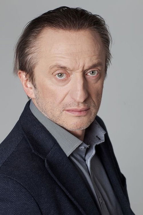 Alexander Yatsko as Макс фон Гёрлиц, обер-лейтенант вермахта, внук генерала Йозефа фон Гёрлица из генерального штаба вермахта