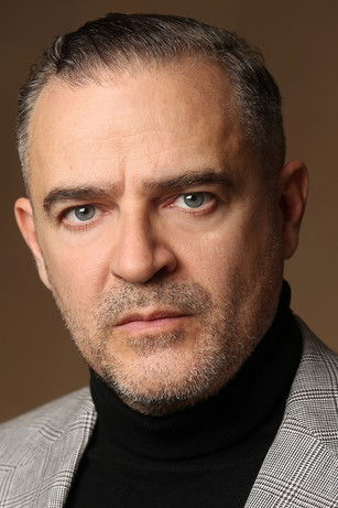 Patu Fernández as Padre