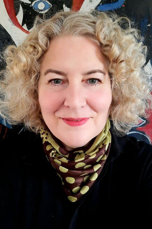 Sabrina Artel as Kissing Woman