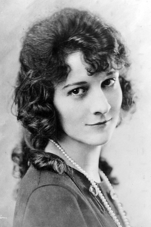 Carol Dempster as Barn Dancer (uncredited)