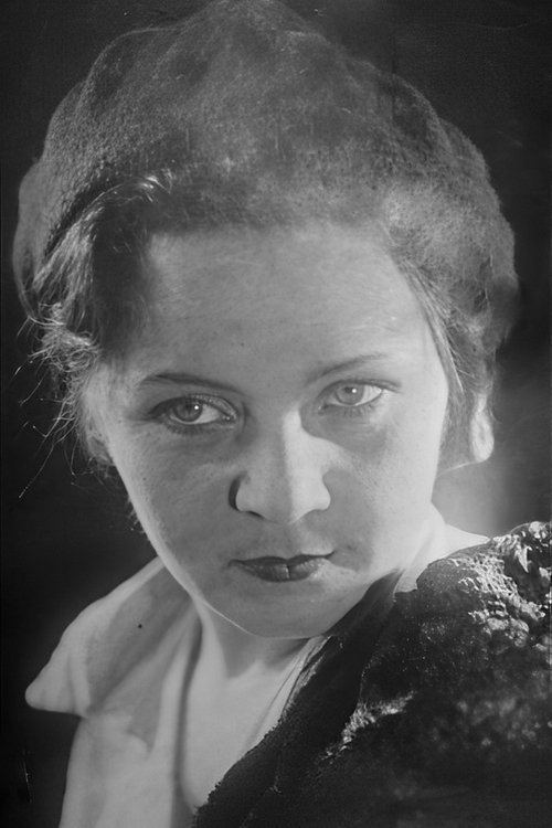 Mili Taut-Korso as Polya Mekhova