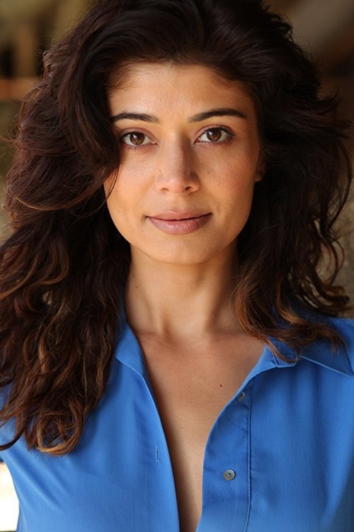 Pooja Batra as Roopa