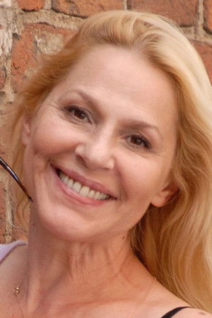 Anna Kamenkova as Надежда Степановна Петровская