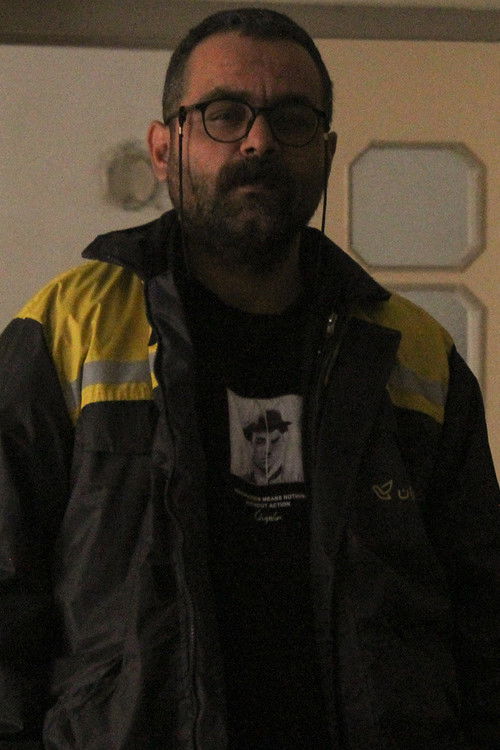 همت کریمی as پستچی ۲