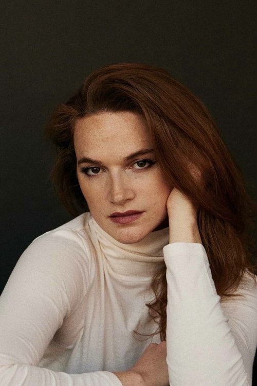 Elise Finnerty as Gina