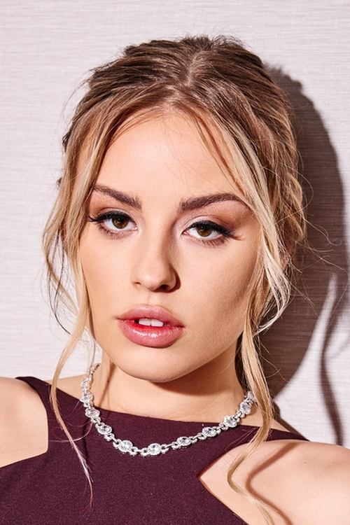 Anna Claire Clouds as 