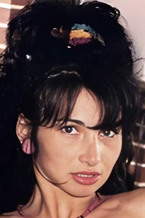 Isabelle Adorata as As Gizella