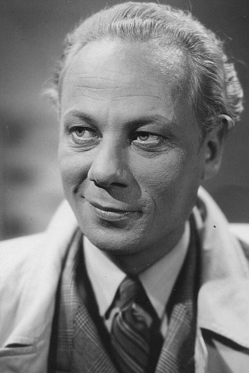 Sasu Haapanen as Liigan johtaja